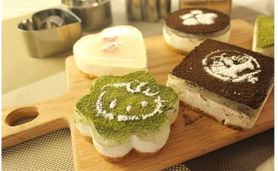 RK Bakeware China Foodservice NSF 304 Stainless Steel Flower Cake Ring, Lovely Pastry Ring Molds Customize Size